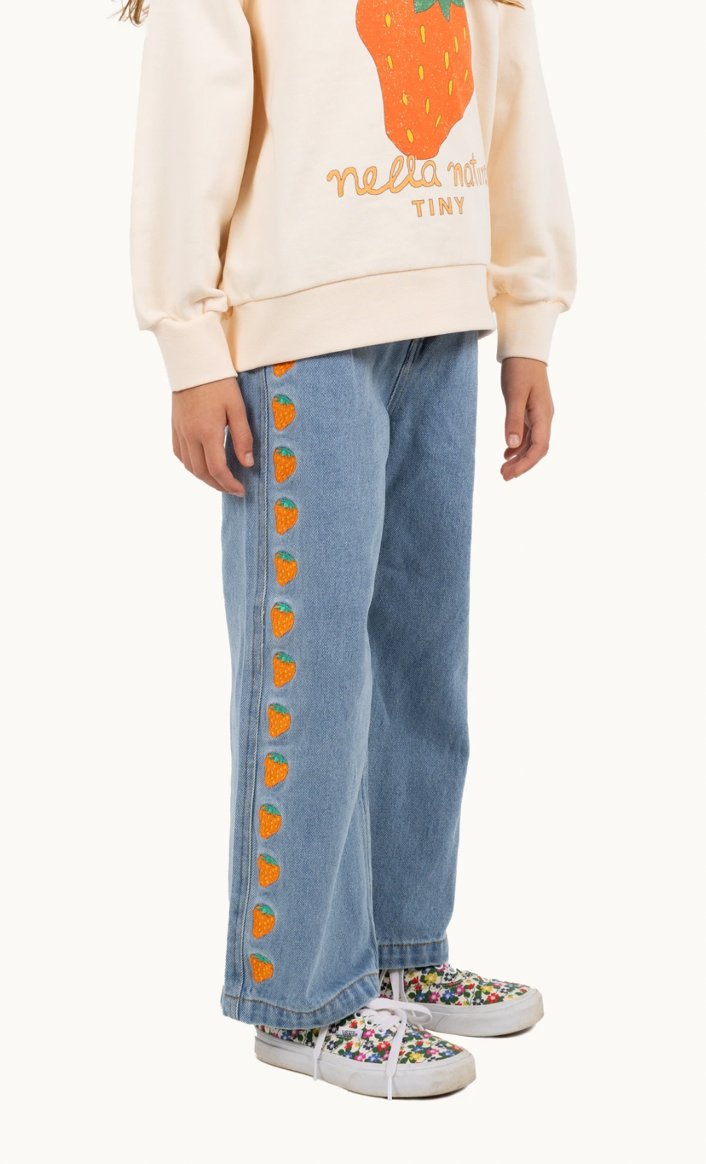 Strawberries embroidered jeans