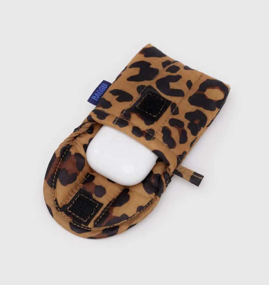 Puffy earbuds case | leopard