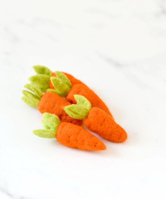 5 Mini felt carrots