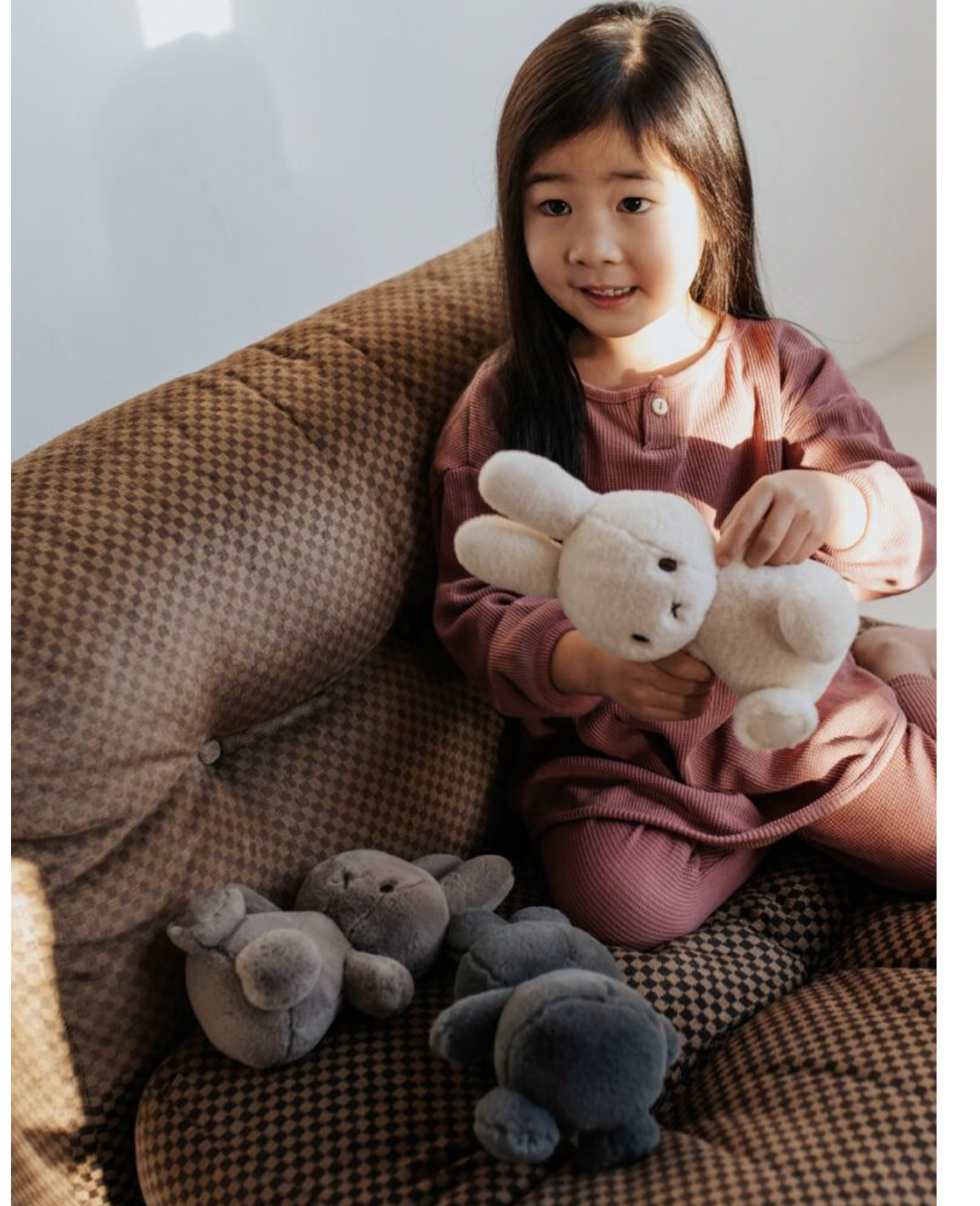 Cosy Miffy sitting in box | 23cm | cream