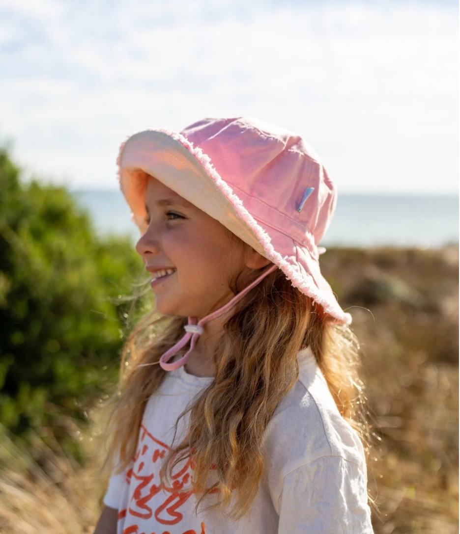 Frayed bucket hat - strawberry