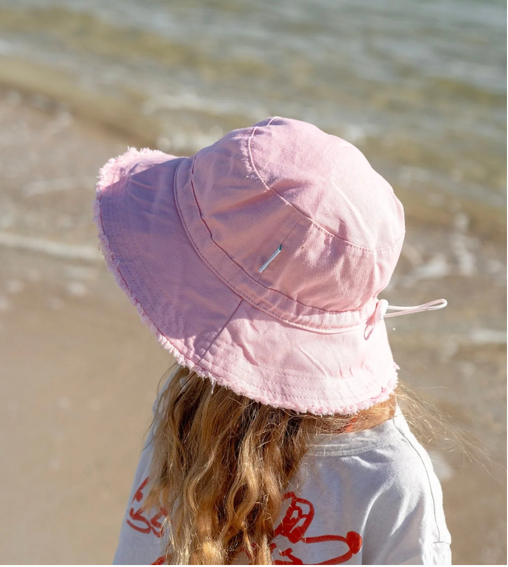 Frayed bucket hat - strawberry