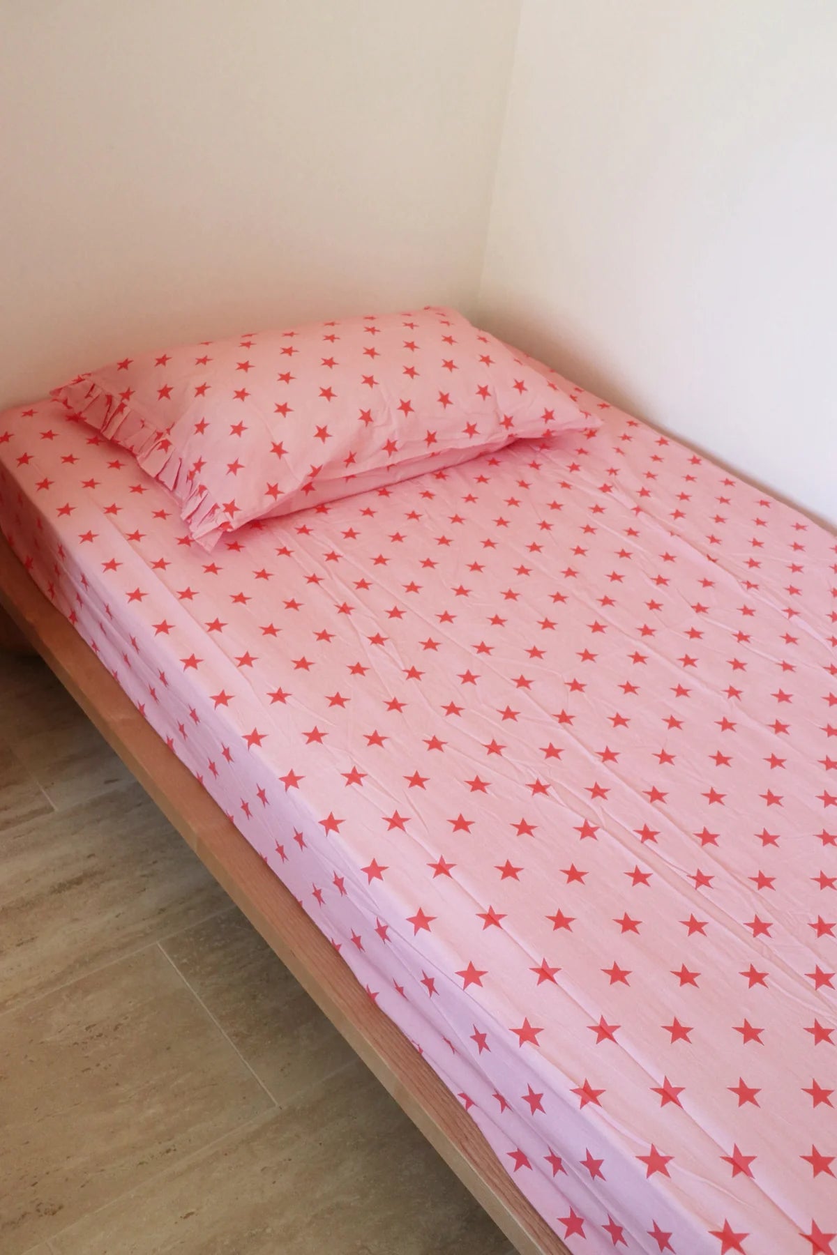 Strawberry Star fitted sheet | bassinet