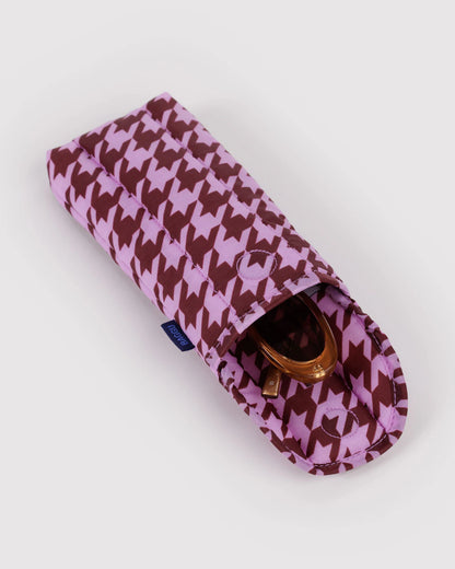 Puffy glasses sleeve | pink houndstooth