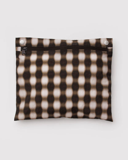 Small cloud carry on | blurred gingham brown