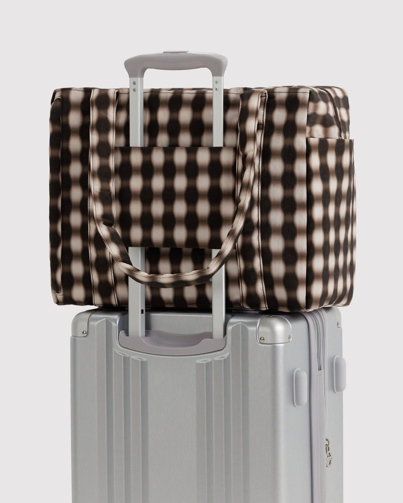 Small cloud carry on | blurred gingham brown