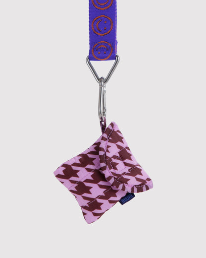 Puffy earbuds case | pink houndstooth