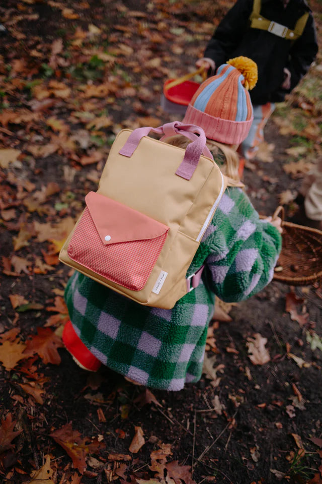 backpack medium | envelope | apple grub