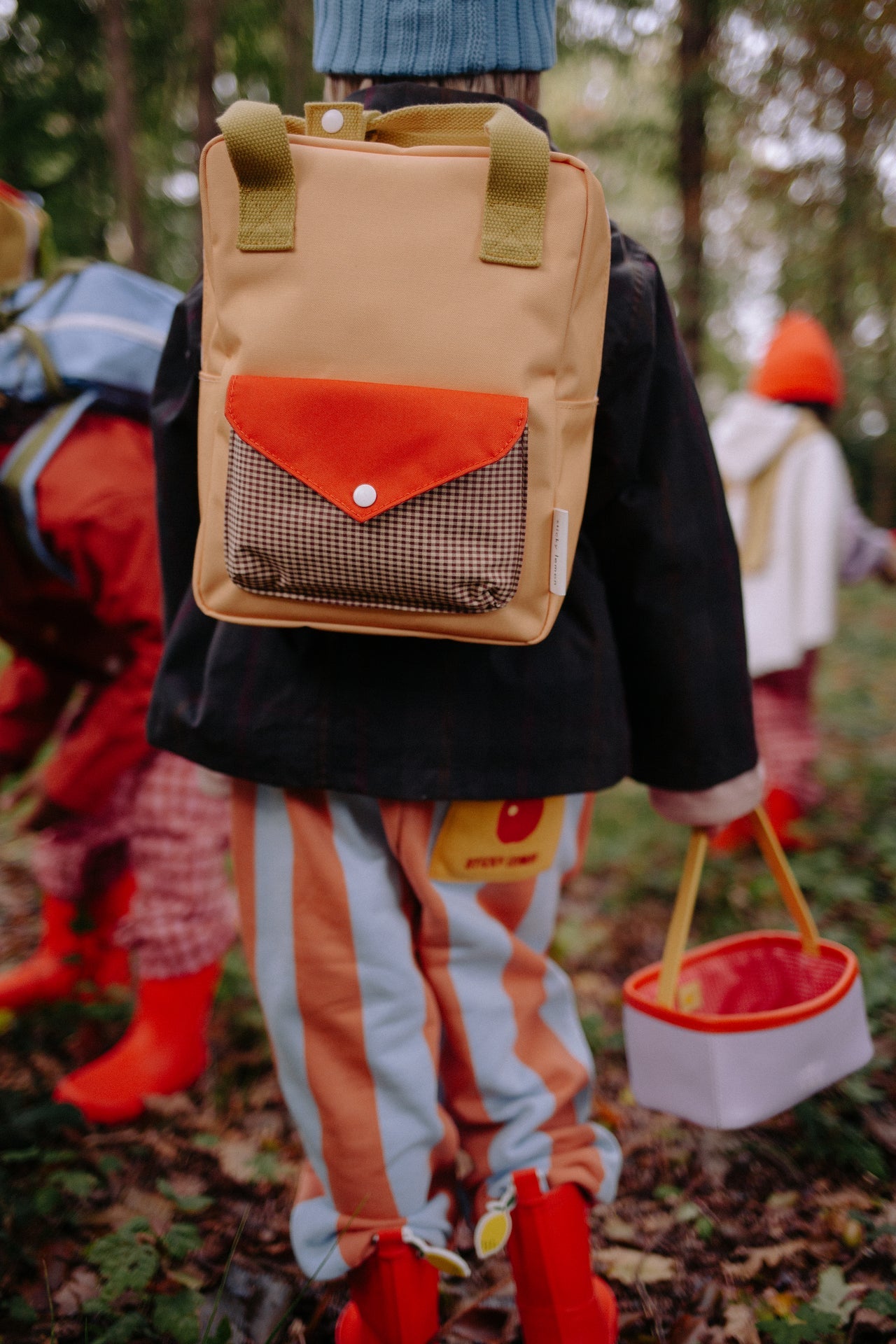 backpack small | envelope | apple juice