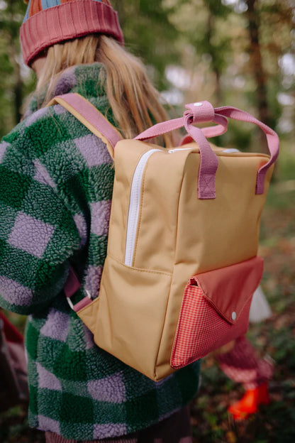 backpack medium | envelope | apple grub