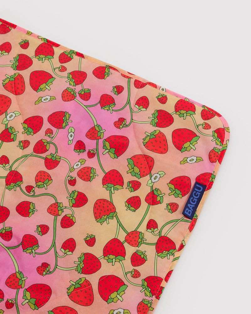 Puffy picnic blanket | strawberry blossom