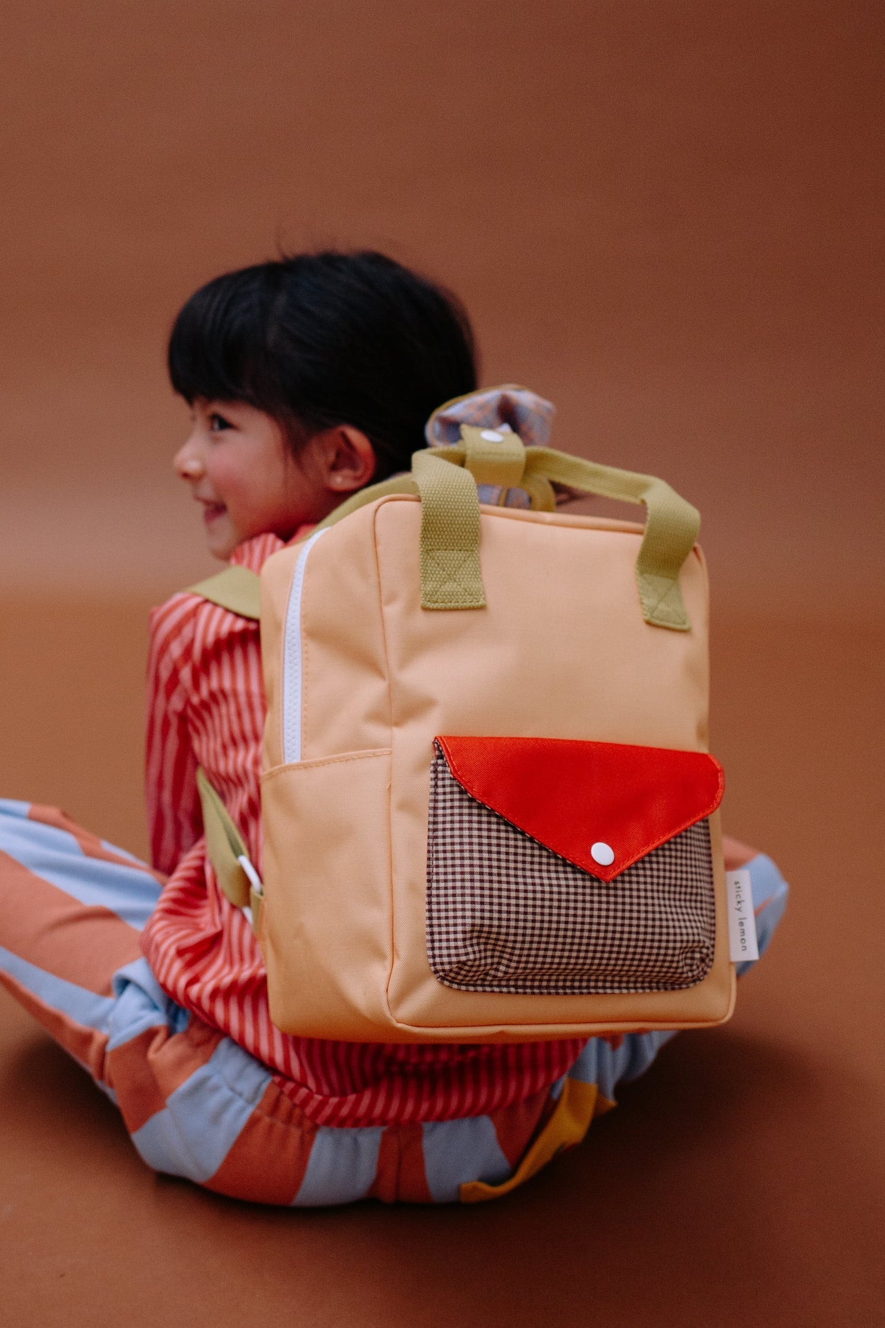backpack small | envelope | apple juice