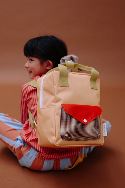 backpack small | envelope | apple juice
