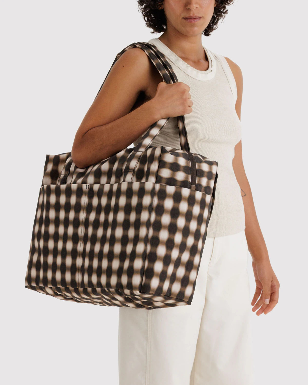 Small cloud carry on | blurred gingham brown