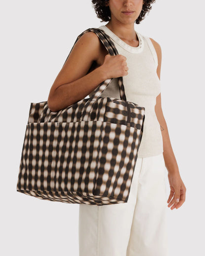 Small cloud carry on | blurred gingham brown