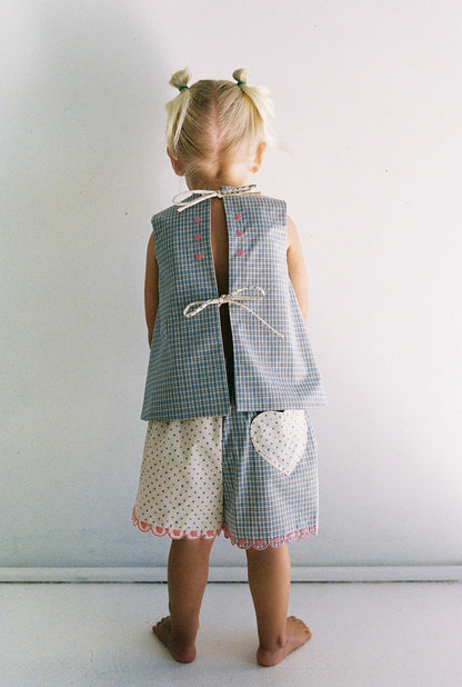 Della Short | blue check
