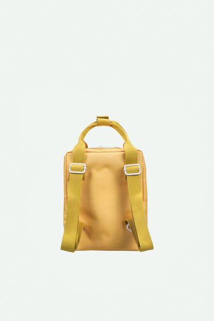 backpack small | envelope | apple juice