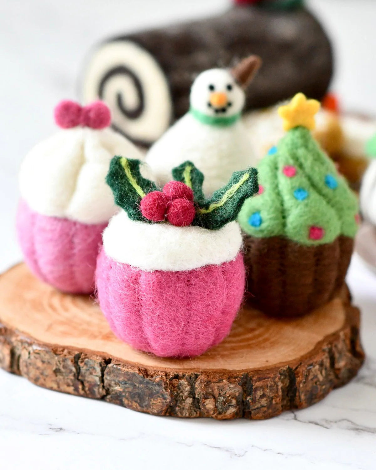 Felt cupcake | holly berry