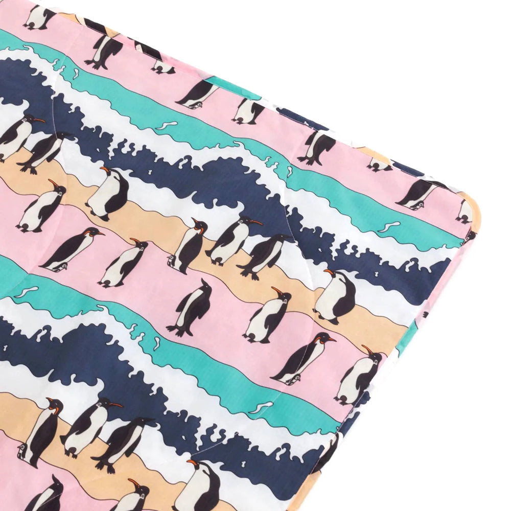Puffy picnic blanket | penguin